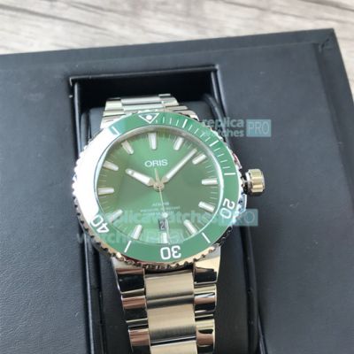 Grade AAA Replica Oris Aquis SW200 Green Bezel Steel Strap Watch 43.5mm